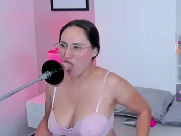 Stripchat Live Sex Cam of lauren_stone_