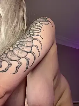 Stripchat Free Porn Cam of HugeBoobsAlice