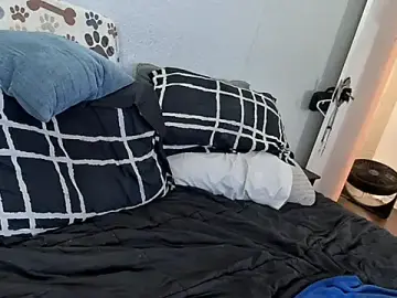 Stripchat Free Live Porn of pyrowuff