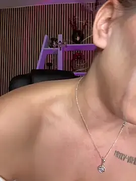 Stripchat Live Sex Cam of sofiah_