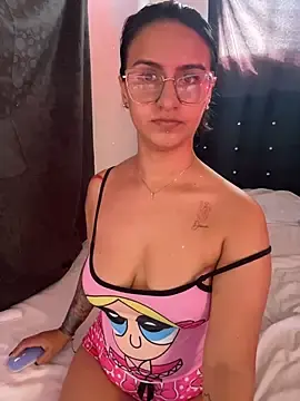 Stripchat Sex Cam of Emma_Giraldo