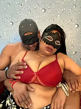Stripchat Sex Cam of Indiancouple35