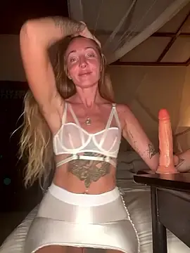 Stripchat Sex Cam of OpheliaRoxx