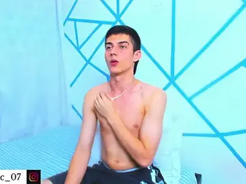 Stripchat Sex Cam of liam_scott77