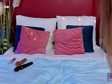 LullyFox from stripchat