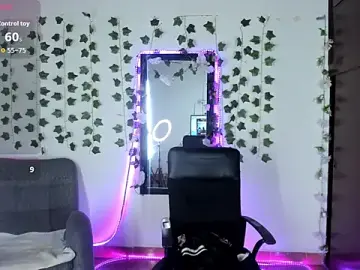 Stripchat Sex Cam of saray__jones