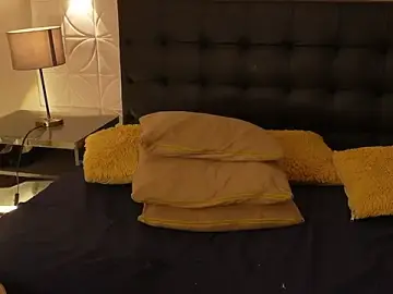 Stripchat Live Sex Cam of Bella19_