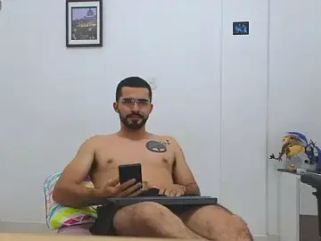 Stripchat Sex Cam of Massimoo_07