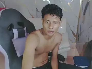 Stripchat Sex Cam of andrew_myersx