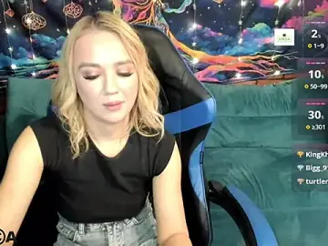 Stripchat Live Sex Cam of CrystalGirl99