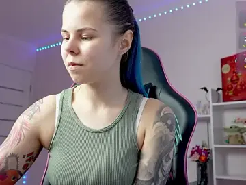 Stripchat Sex Cam of QueenAliceX