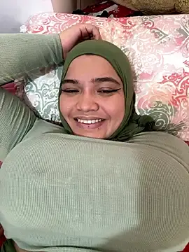 Stripchat Free Porn Cam of sweetmuslim01