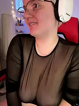 Stripchat Free Porn Cam of CurvesNChaos