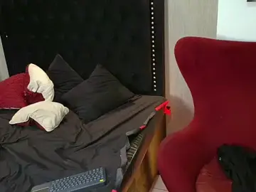 Stripchat Sex Cam of Luna_Lov_Titan