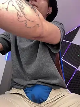 Stripchat Free Porn Cam of bigryann23