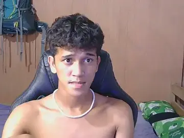 Stripchat Watch Live Sex Cams of hugekenbigcock