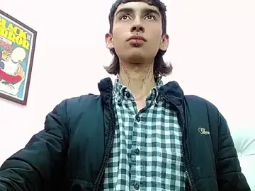 Stripchat Live Sex Cam of ttimy_x_boy