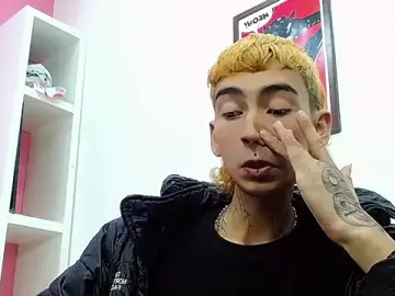 Stripchat Sex Cam of ttimy_x_boy