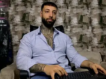 Stripchat Free Live Porn of MasculineGuy99