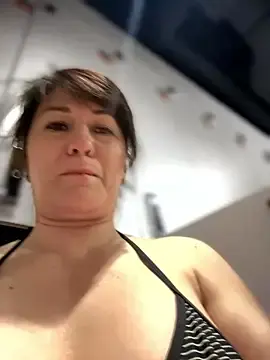 Stripchat Adult Webcam of ZhenjaPoledance