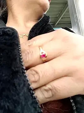 Stripchat Adult Webcams of __valentina18