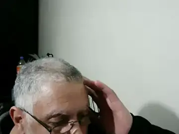 Stripchat Adult Webcam of 100Tauros