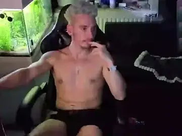 Rayzel_White from stripchat