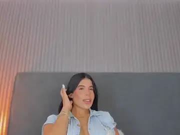 Stripchat Free Live Porn of emelie_89