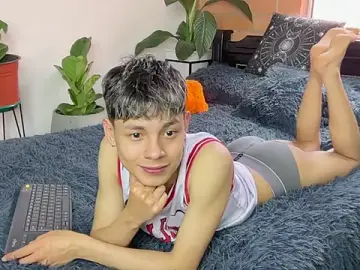 Stripchat Live Sex Cam of Andy_Belier23