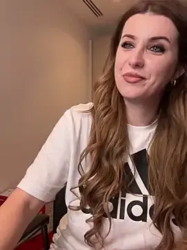 Stripchat Sex Cam of RoxxyDallas