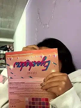 Marianahb-e from stripchat