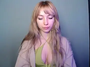 Stripchat Nude Webcam of LuciaYoung