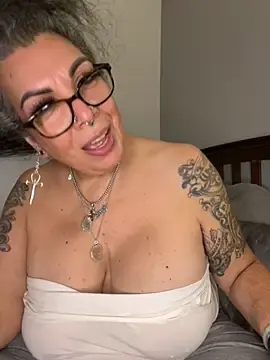 Stripchat Free Porn Cam of dieseldame1313