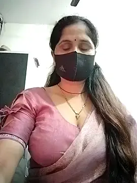 sexxyradha from stripchat
