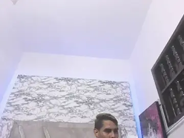 Stripchat Free Live Porn of KiraFox1