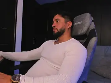 Stripchat Sex Cam of sergi_mancini_11