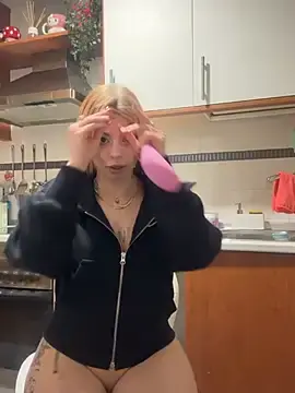 Stripchat Nude Webcam of Noeliagglow