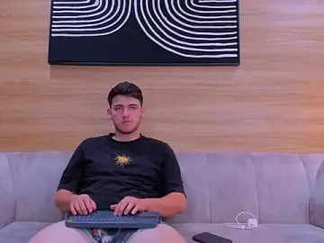 Stripchat Watch Live Sex Cams of big__friends