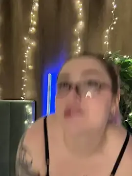 Stripchat Live Sex Cam of KellyMoors