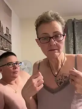 Stripchat Free Porn Cam of Curvy-Jinx