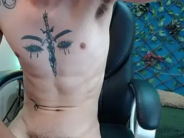 Stripchat Live Sex Cam of LucassSmith11