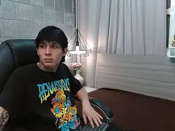 Stripchat Adult Video Chat of Iantwink18