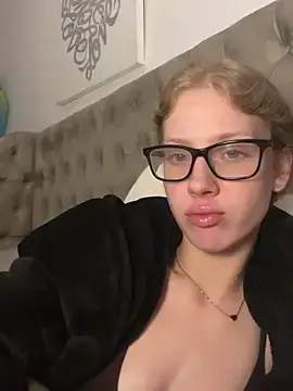 RosieLovexoxx from stripchat