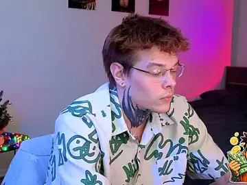 Stripchat Free Porn Cam of DENIS_HERE