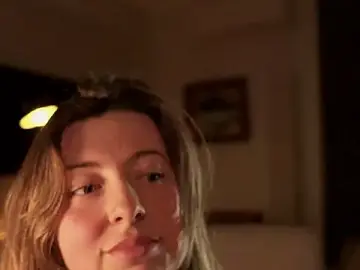 Stripchat Sex Cam of curvyflawless