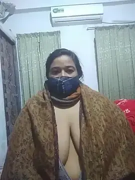 momo_loves from stripchat