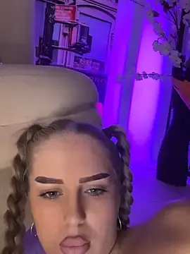 Stripchat Adult Webcam of AubrieleRouj1