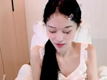 Stripchat Live Sex Cam of iiiiiiiiiu