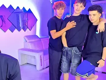 Stripchat Adult Webcam of Houseofwarrios