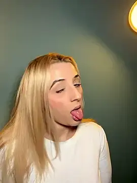 Stripchat Free Live Porn of Strongqueen